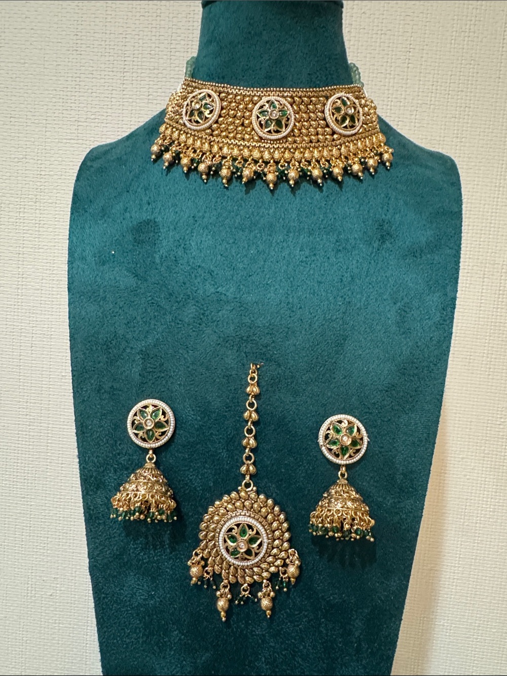 Elegant Gold and Green Choker Necklace Set - Women Jewelry